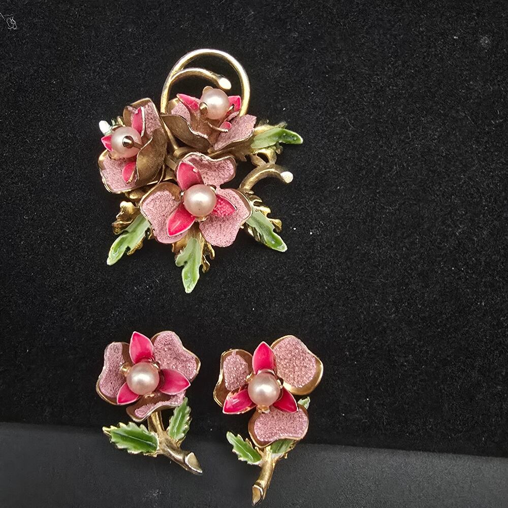 BED Signed Pink Flower Brooch Earrings Set Clip On Vintage Spring Jewelry